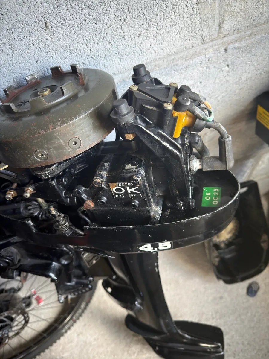 Mercury 4.5 hp outboard for parts - Image 4