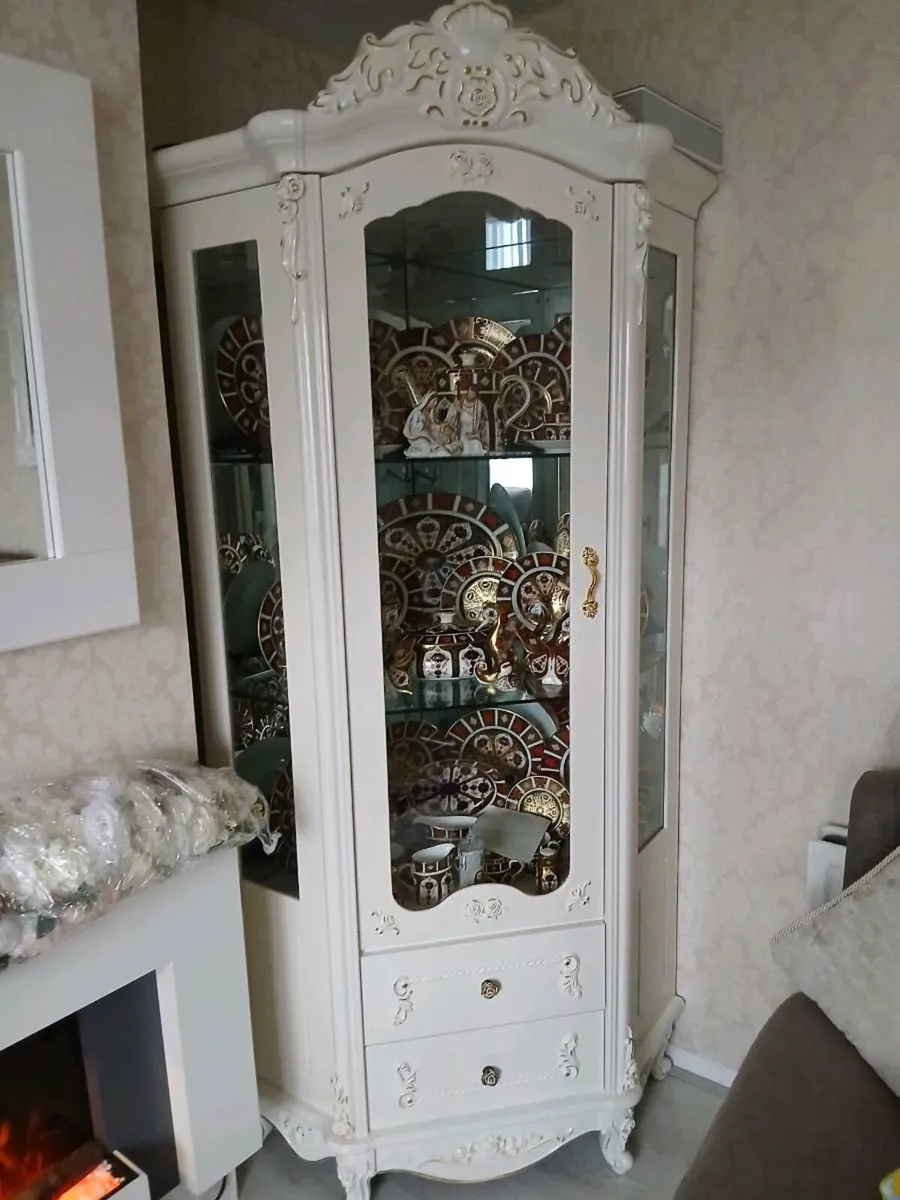 Italian furniture - Image 1
