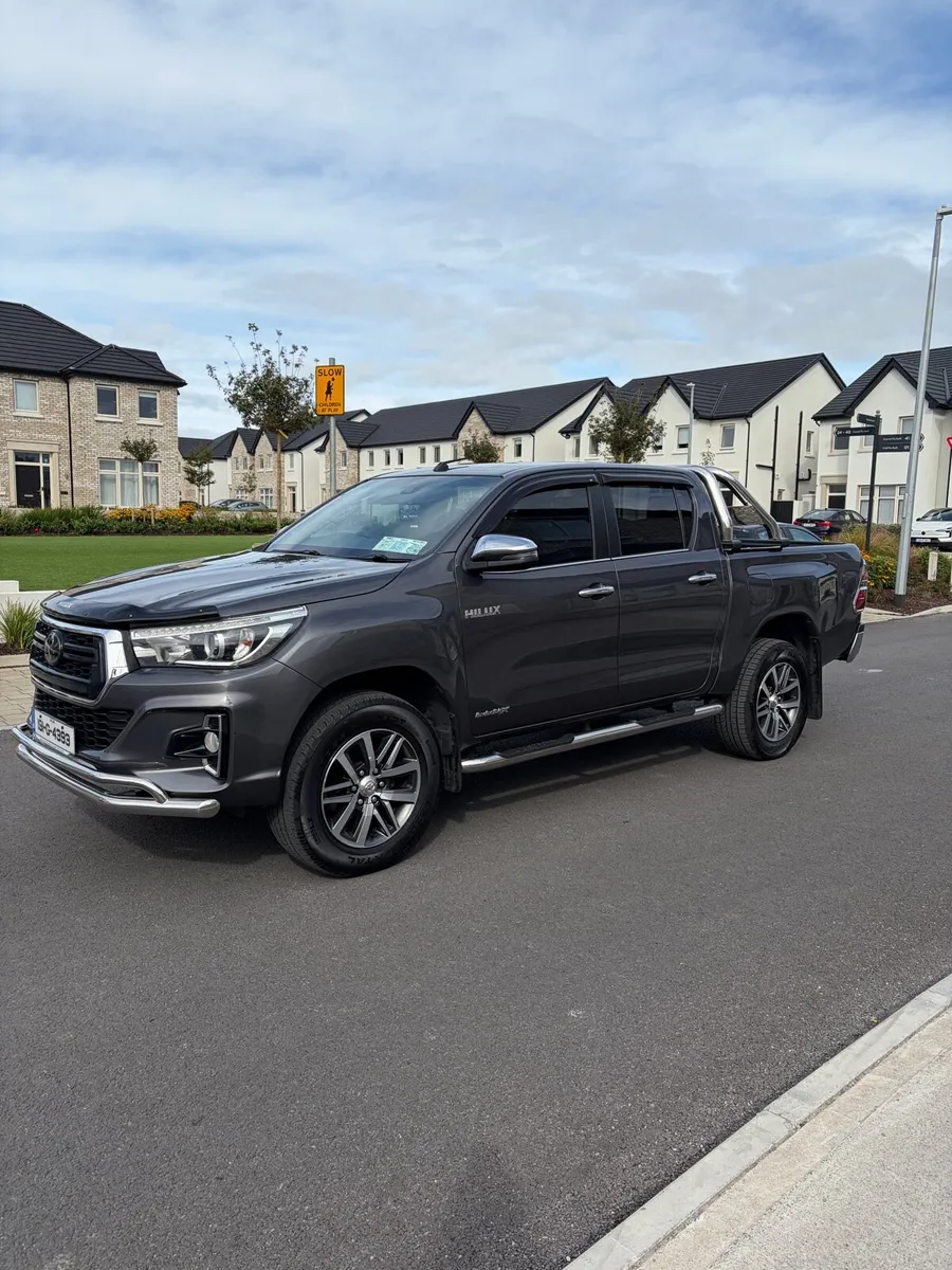 2019 Toyota hilux INVINCIBLE X doe and tax 7/27 - Image 1