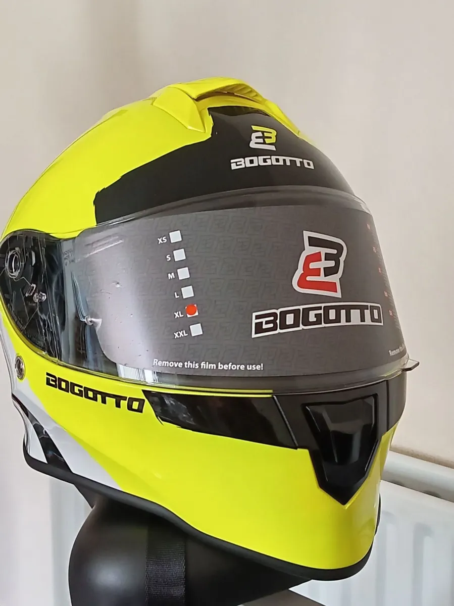 Motorcycle helmet size xl new in box - Image 3