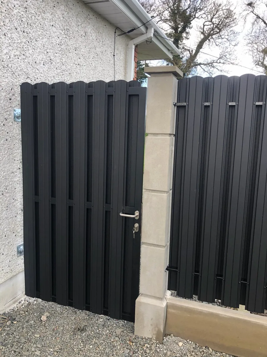 Low maintenance Metal fence panels. - Image 4
