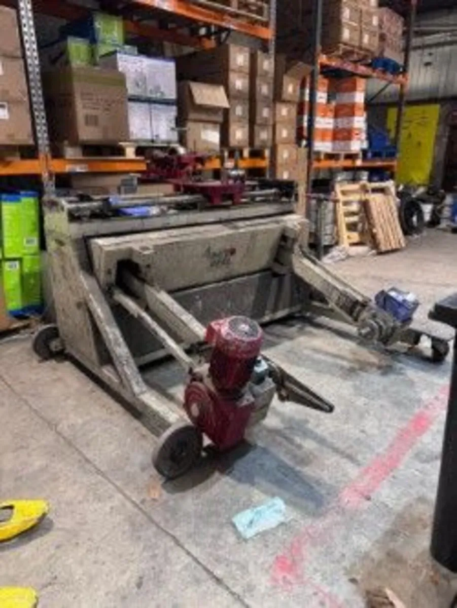 cable machine - Image 1