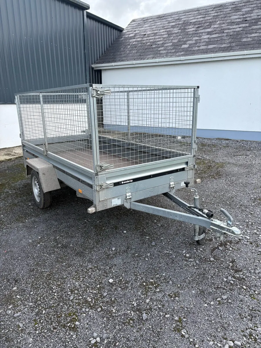 Trailer - Image 1