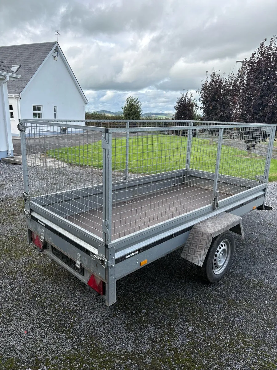 Trailer - Image 2