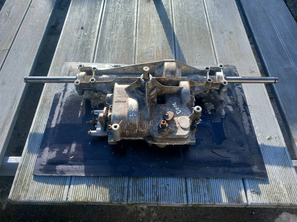 Spicer Dana manual gearbox for sale - Image 1