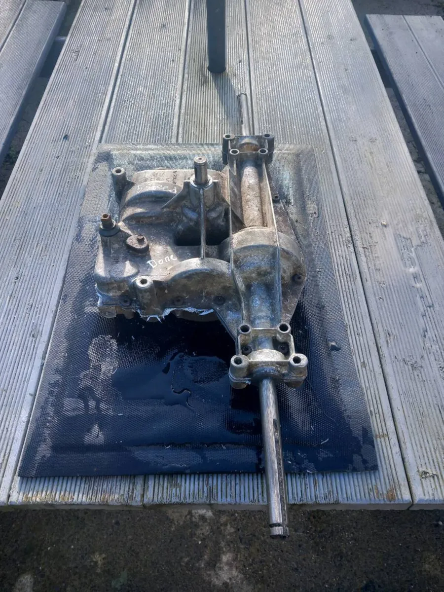Spicer Dana manual gearbox for sale - Image 2