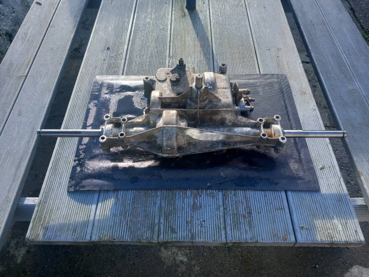 Spicer Dana manual gearbox for sale - Image 3