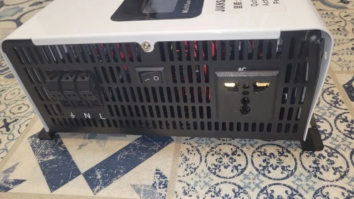 6000w/12000w, 48v DC, 240v, 50hz Pure Sine Wave Inverter. - Image 2