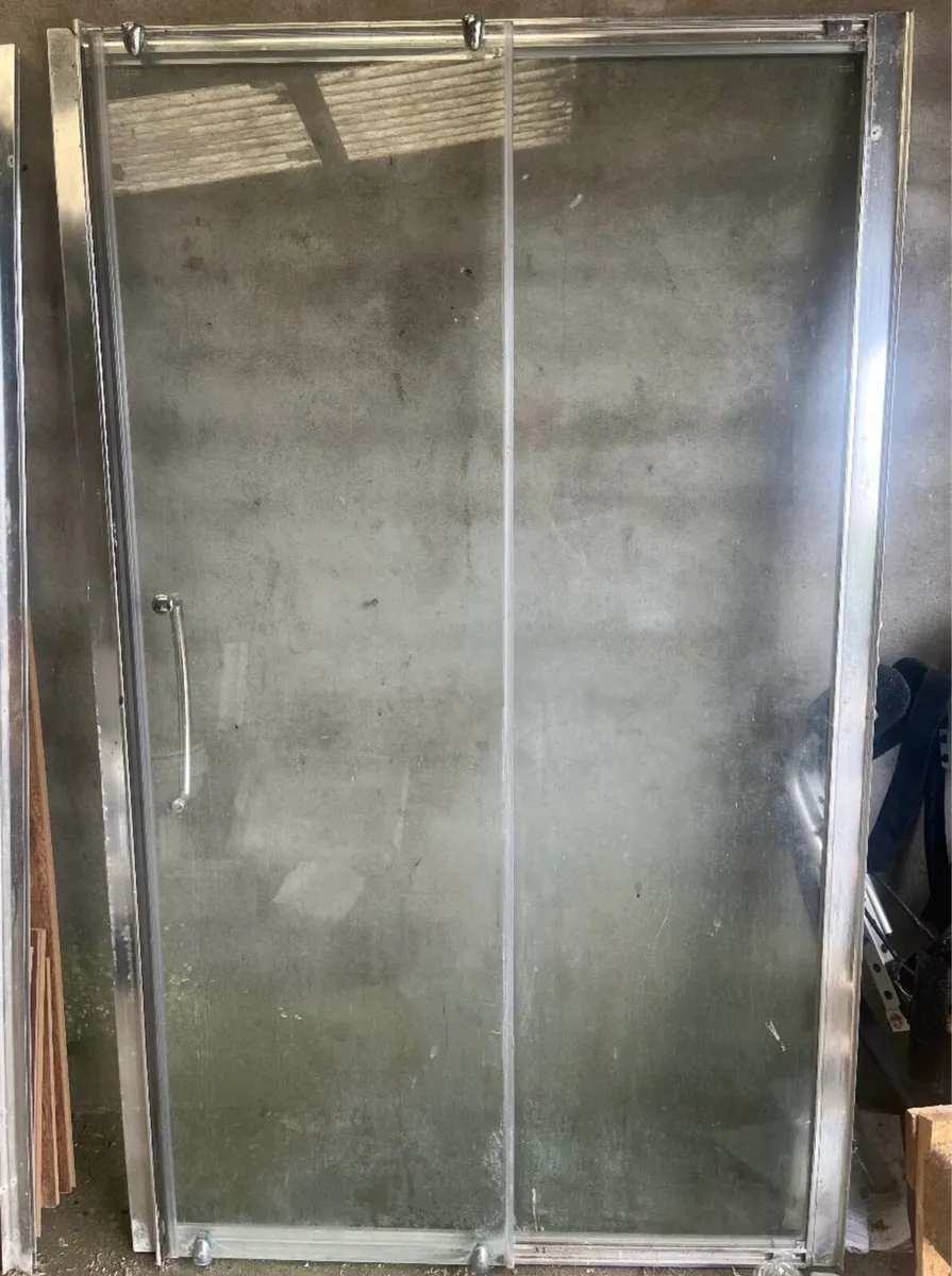 Sliding shower door - Image 1