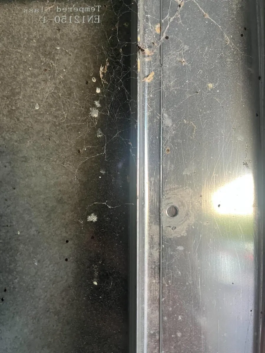 Sliding shower door - Image 2