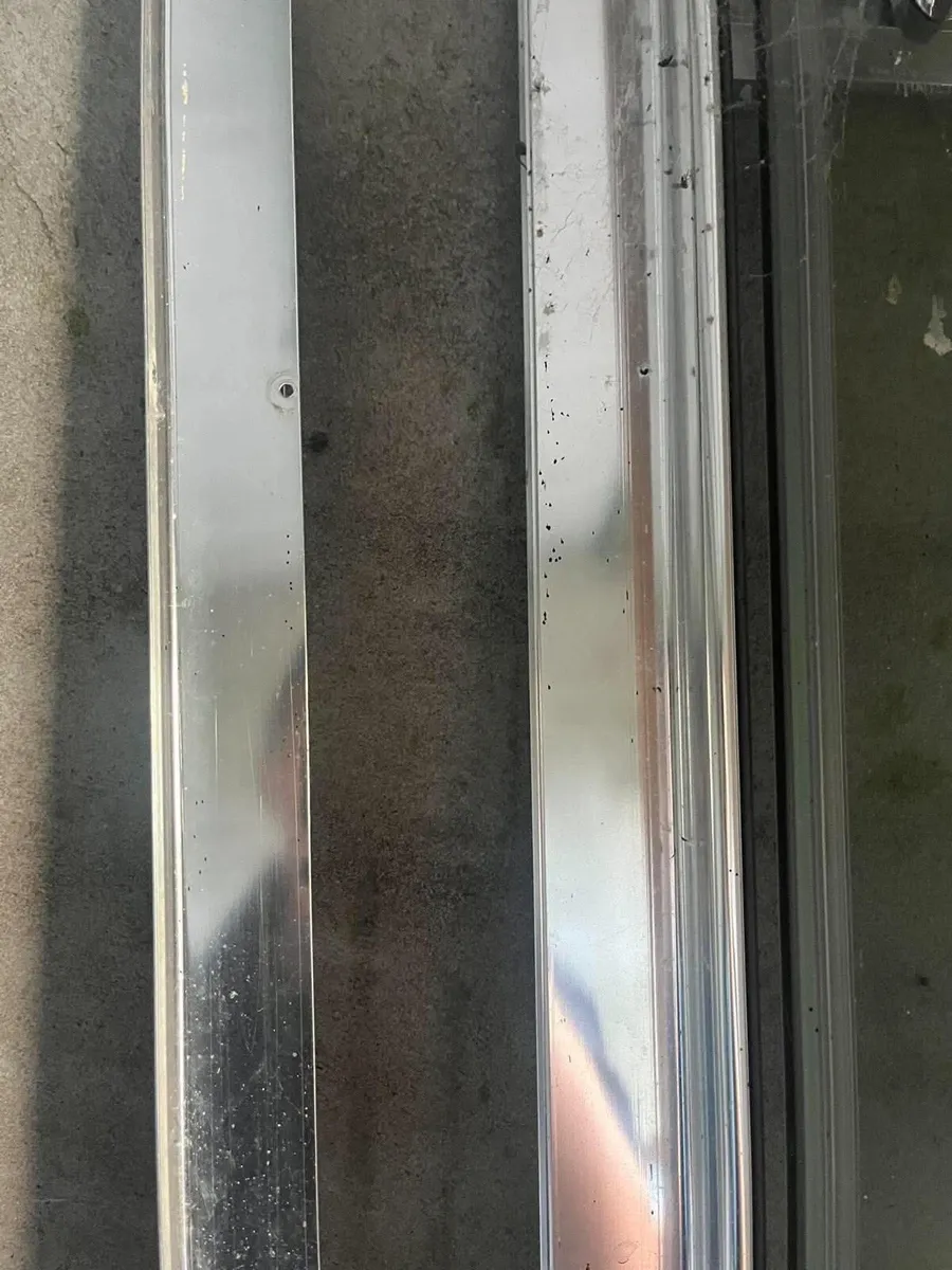Sliding shower door - Image 3