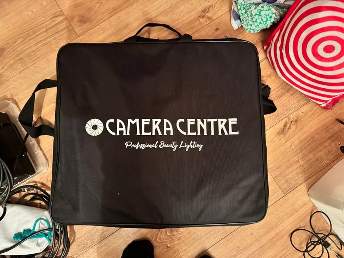 Camera Centre LED Ring Light with Tripod and Carry Case - Image 2