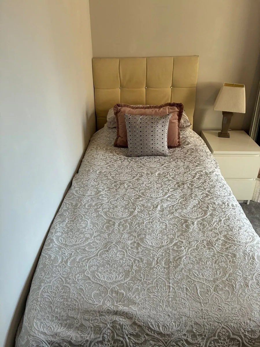 Single bed - Image 2