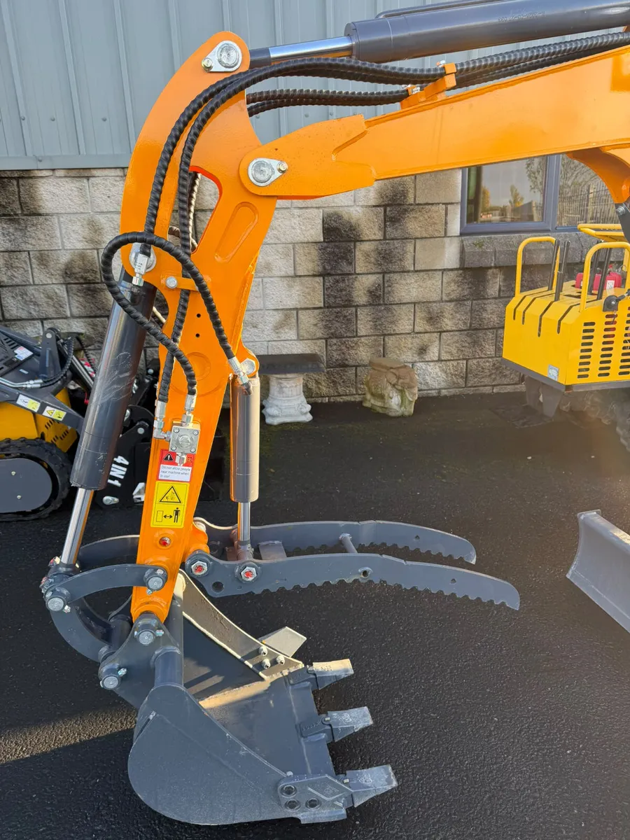 Brand-New 2026 Captok CK30C Mini Digger – 3 Ton - Image 4