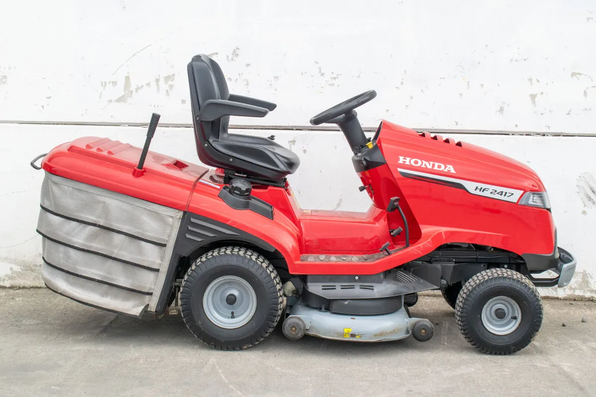 2023 Honda 2417 Lawnmower - Image 4