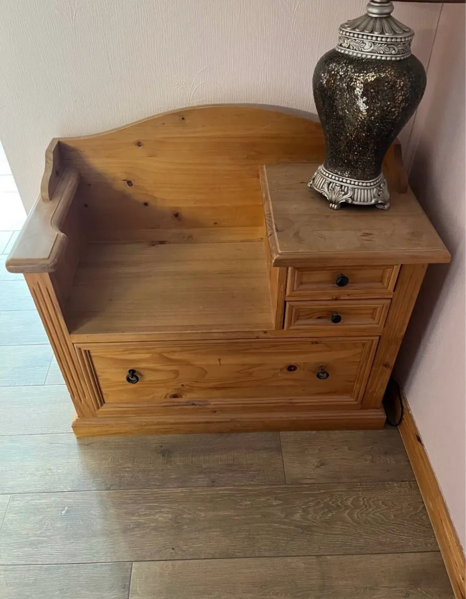 Phone chair and table - Image 2