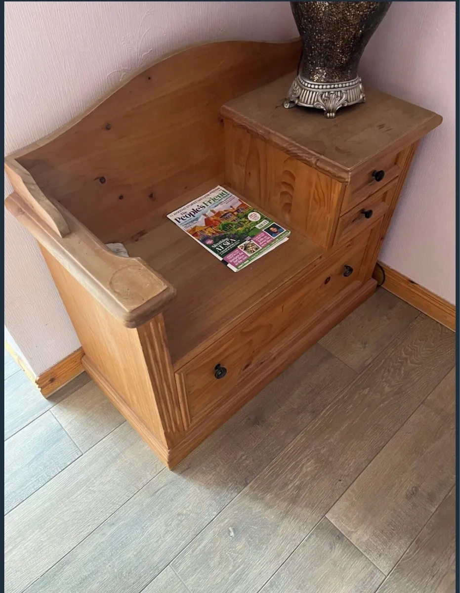 Phone chair and table - Image 1