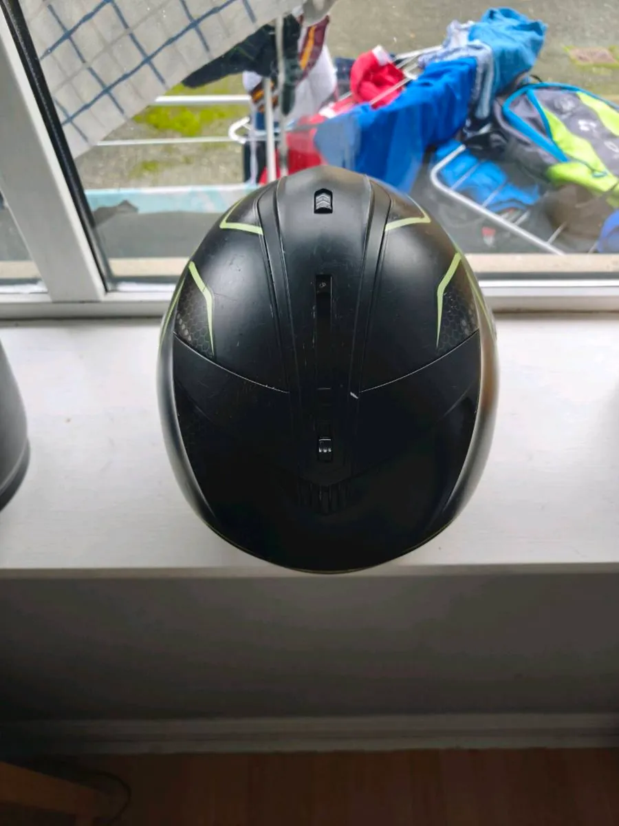 Motorcycle helmet - Image 1