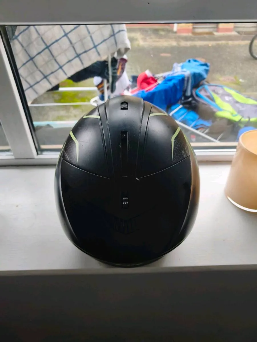 Motorcycle helmet - Image 2