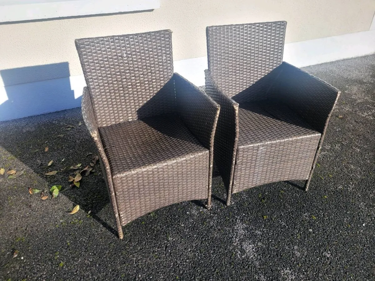 Garden table chairs parasol FREE TO TAKE AWAY - Image 3