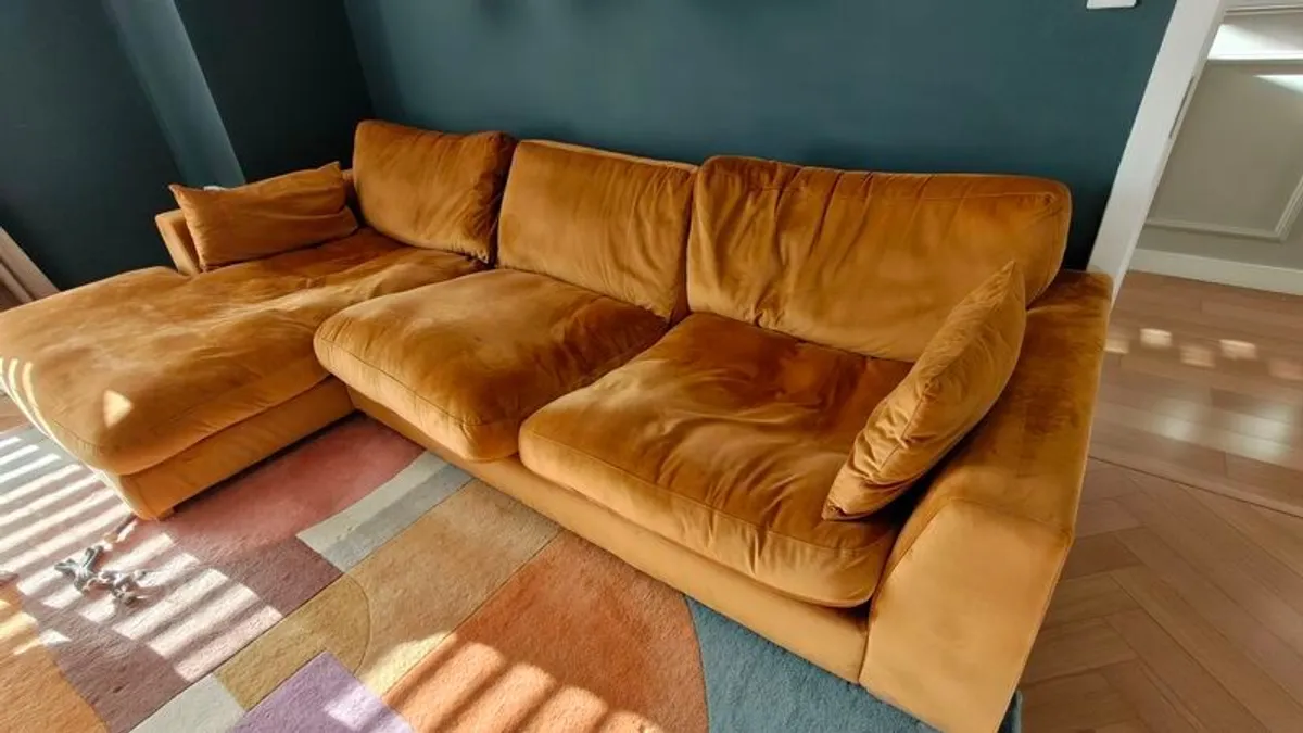 Couch - Image 2