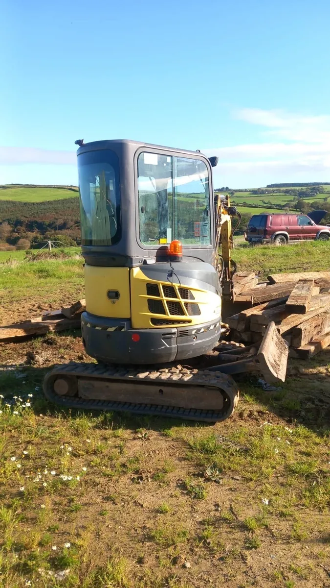 Mini digger 2.6 new holland 2014 - Image 1