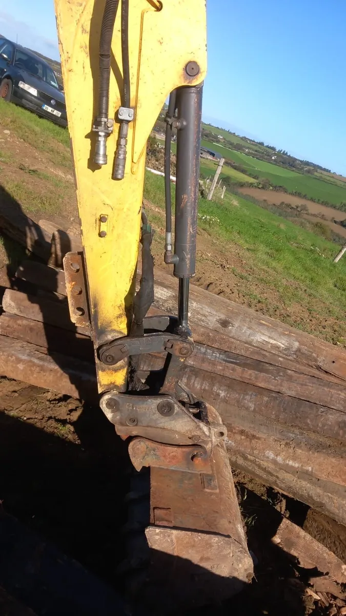 Mini digger 2.6 new holland 2014 - Image 3