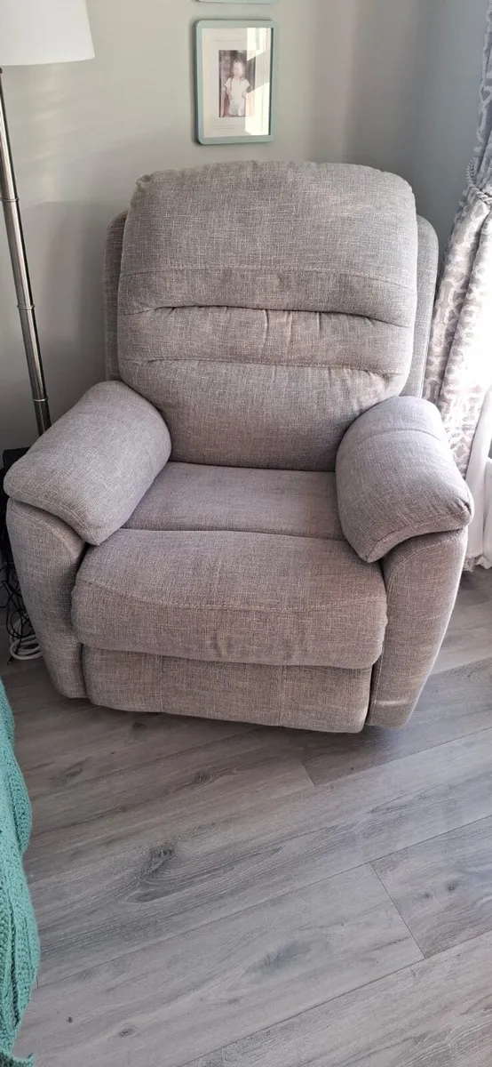 Electric Reclining Arm Chair - Image 2