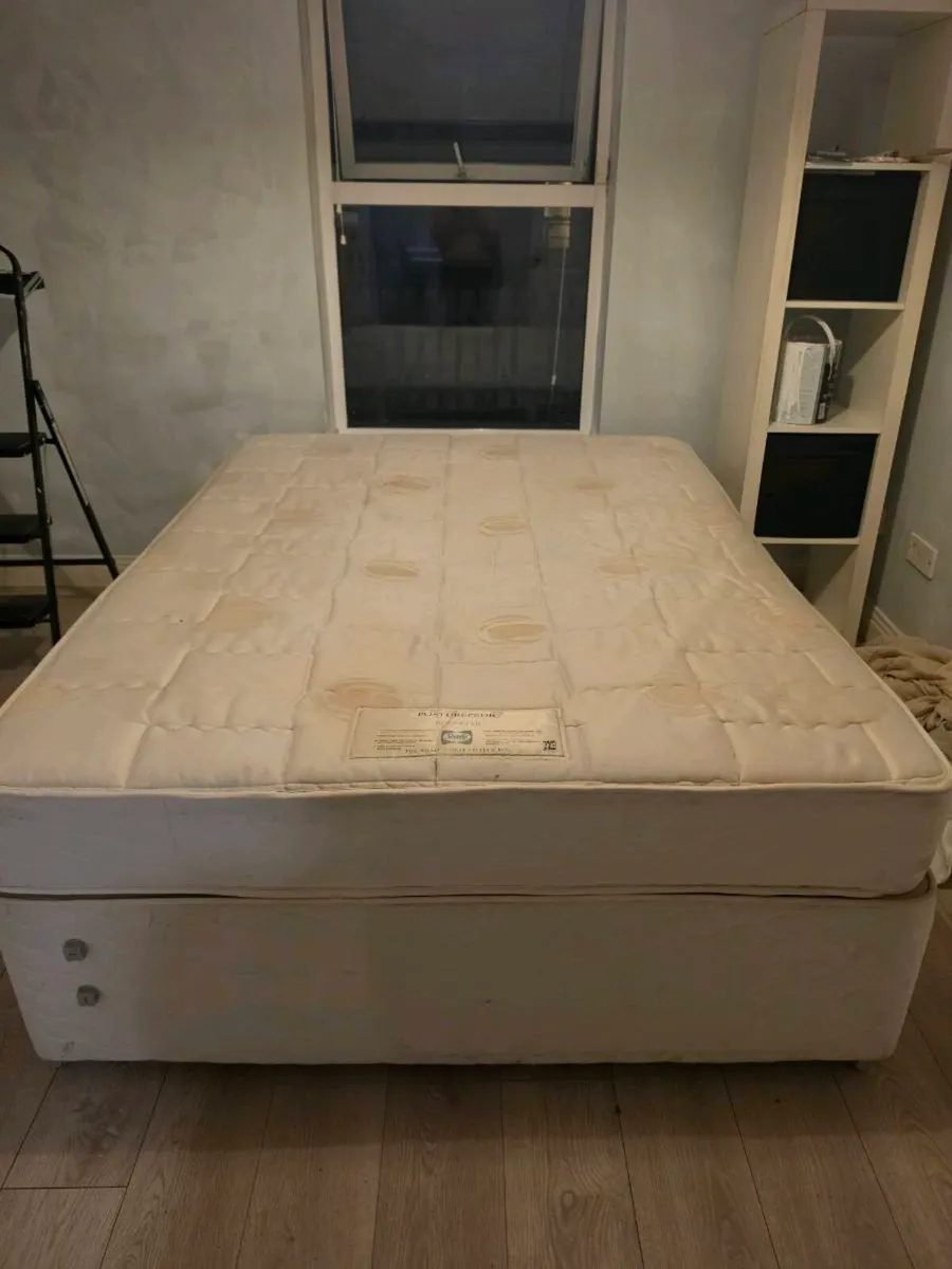 King size double bed (excellent condition) - Image 2