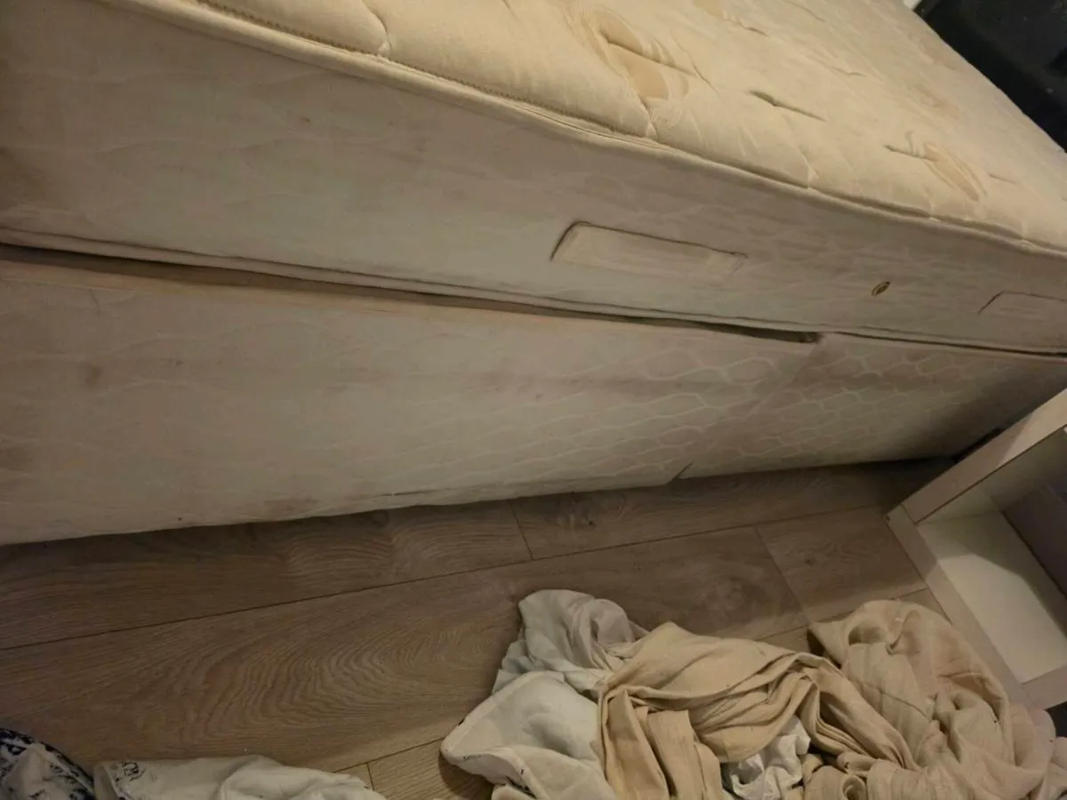 King size double bed (excellent condition) - Image 3