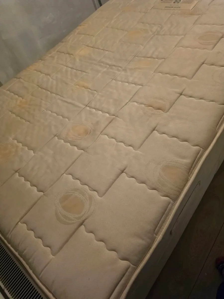 King size double bed (excellent condition) - Image 4