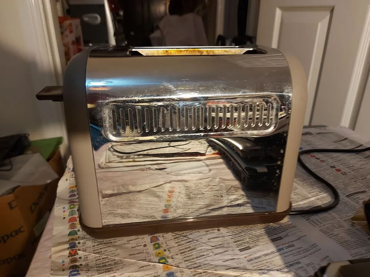 Morphy Richards 2 Slice Toaster, Model 222005, - Image 1
