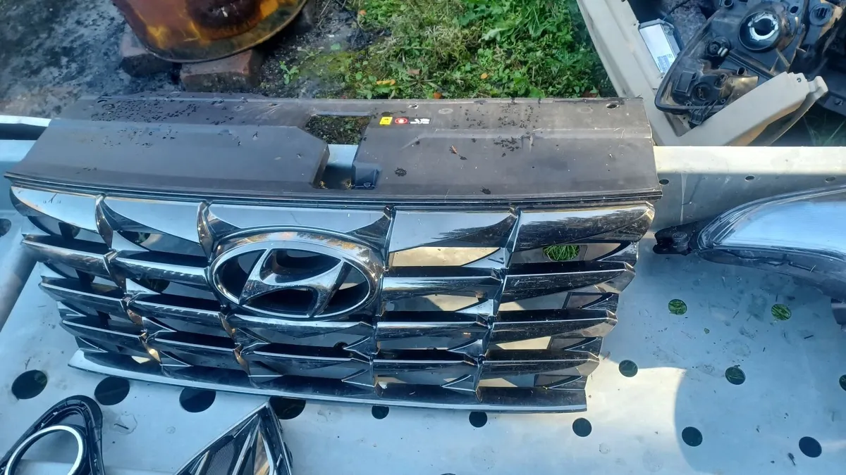 Hyundai Tuscon  Kia ceed, grill and hedlight - Image 2
