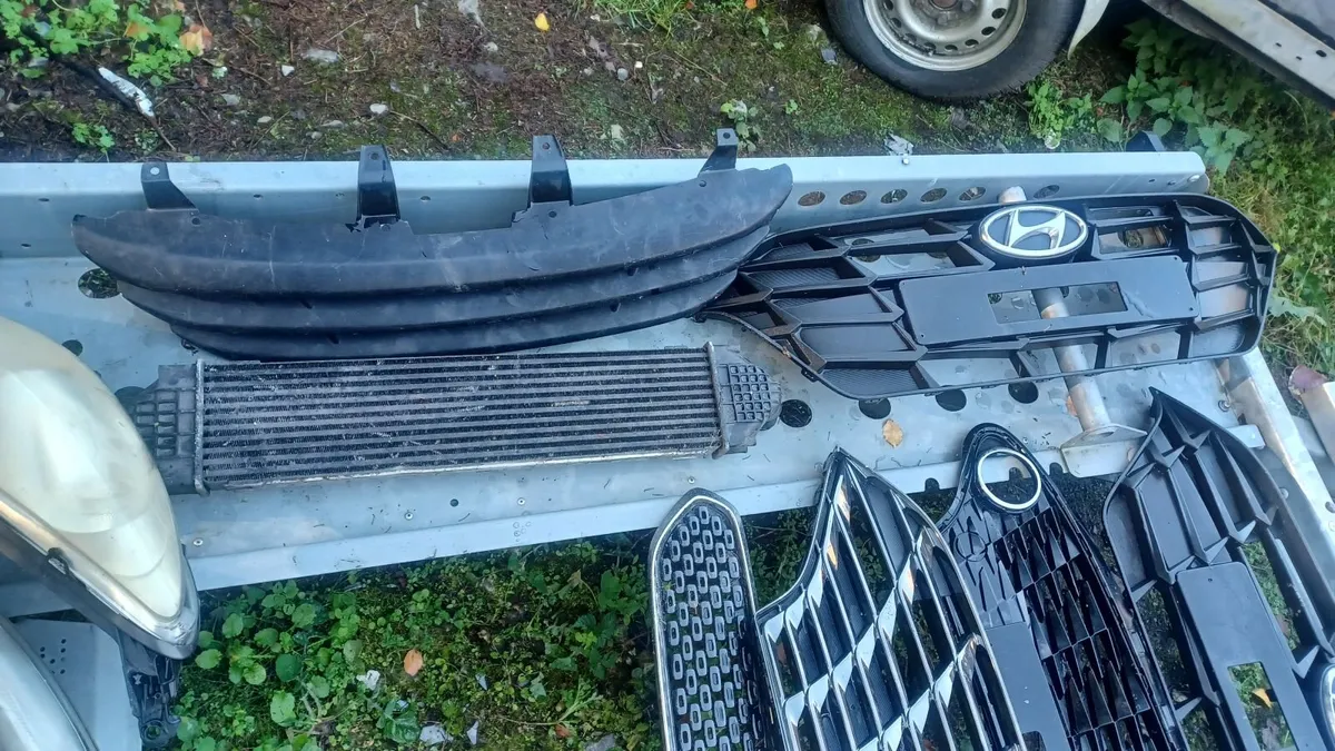 Hyundai Tuscon  Kia ceed, grill and hedlight - Image 4