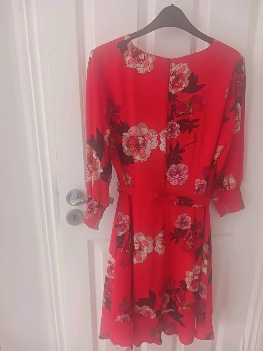 Red floral dress (Oasis) fully lined. Worn twice. - Image 2