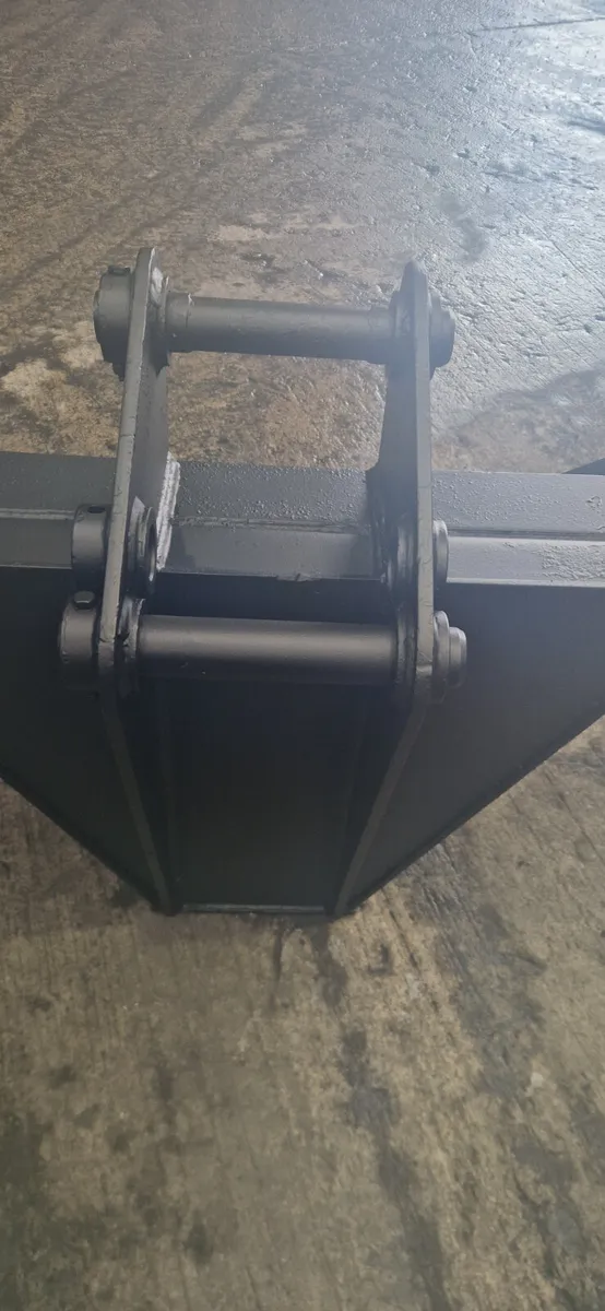 5T & 8T MOUNDING BUCKET NO TEETH - Image 3
