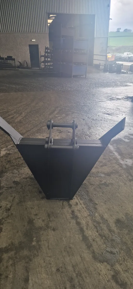 5T & 8T MOUNDING BUCKET NO TEETH - Image 2