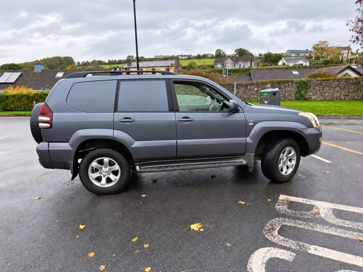 Toyota Land Cruiser 2006 - Image 3