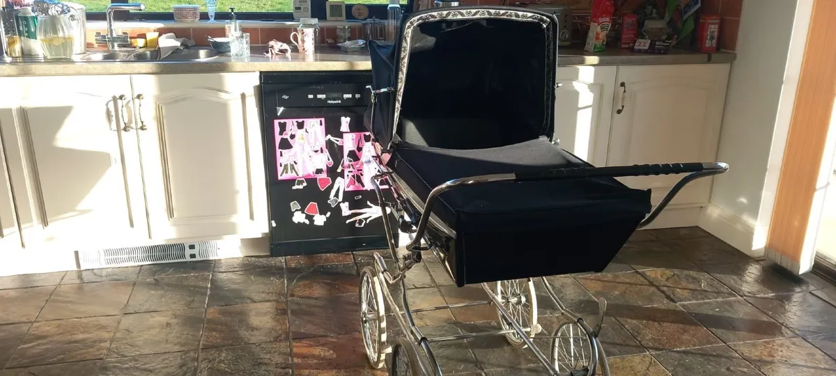Vintage Pram - Image 2