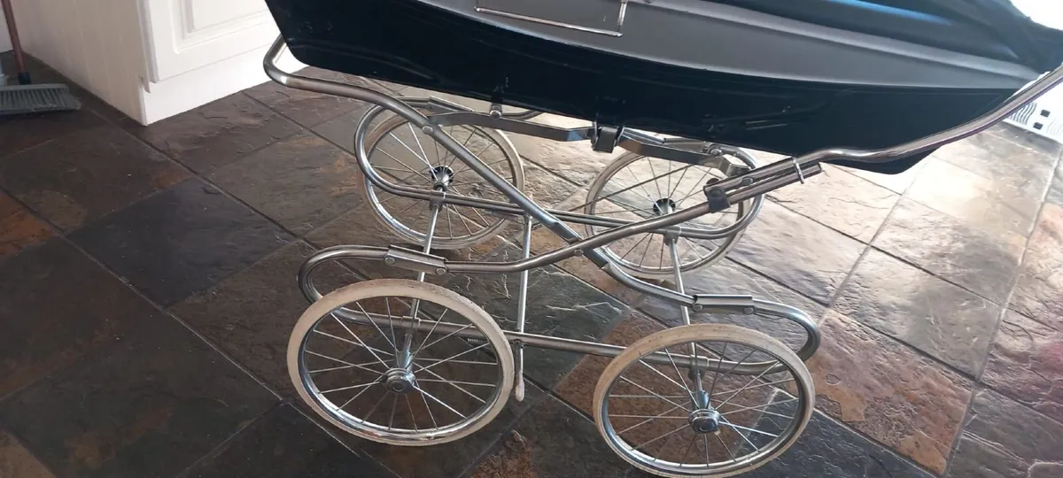 Vintage Pram - Image 4