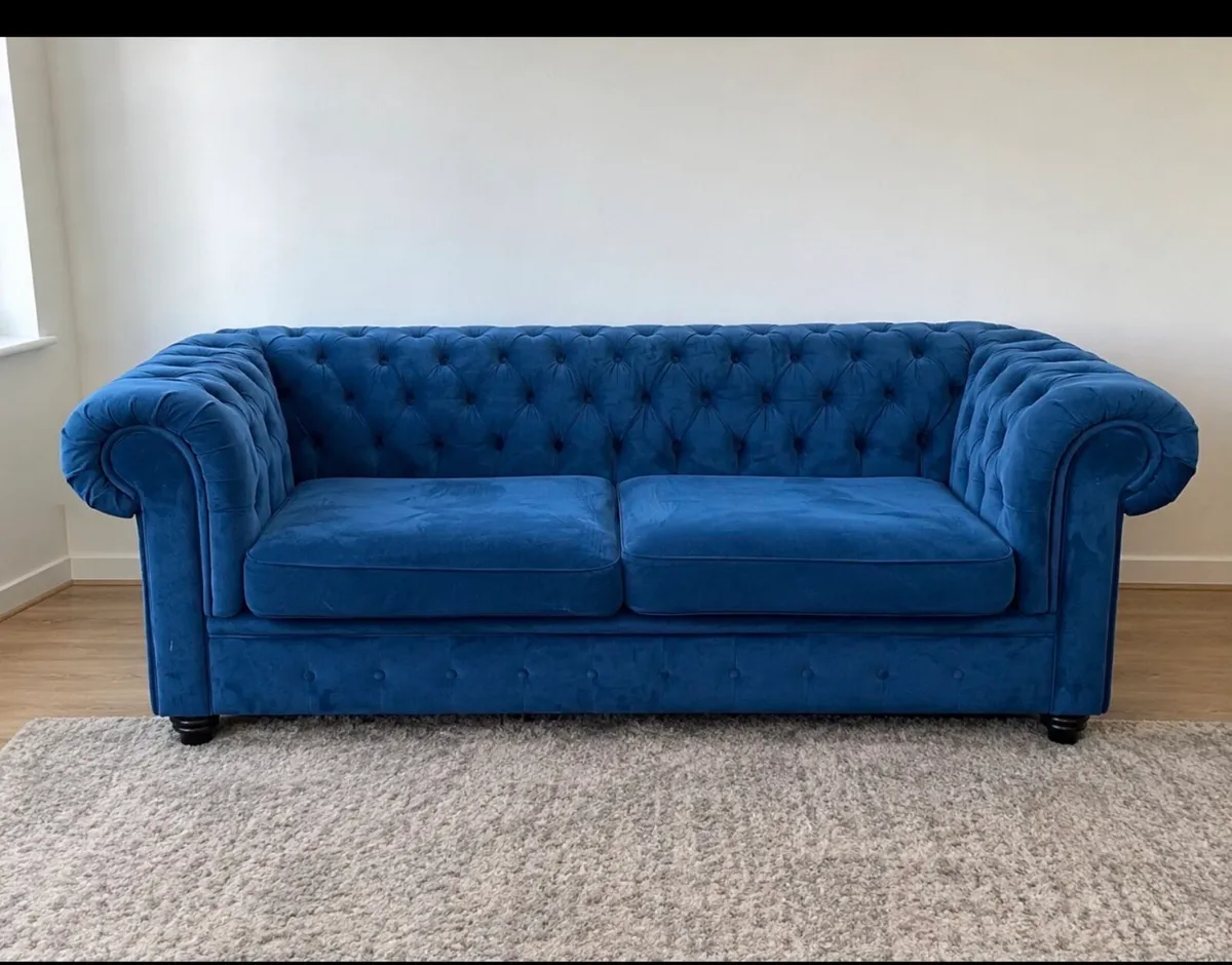 Beautiful blue chesterfield sofa - Image 1