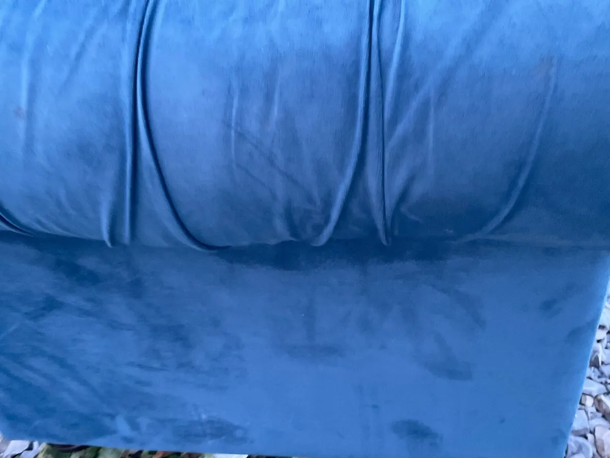 Beautiful blue chesterfield sofa - Image 4