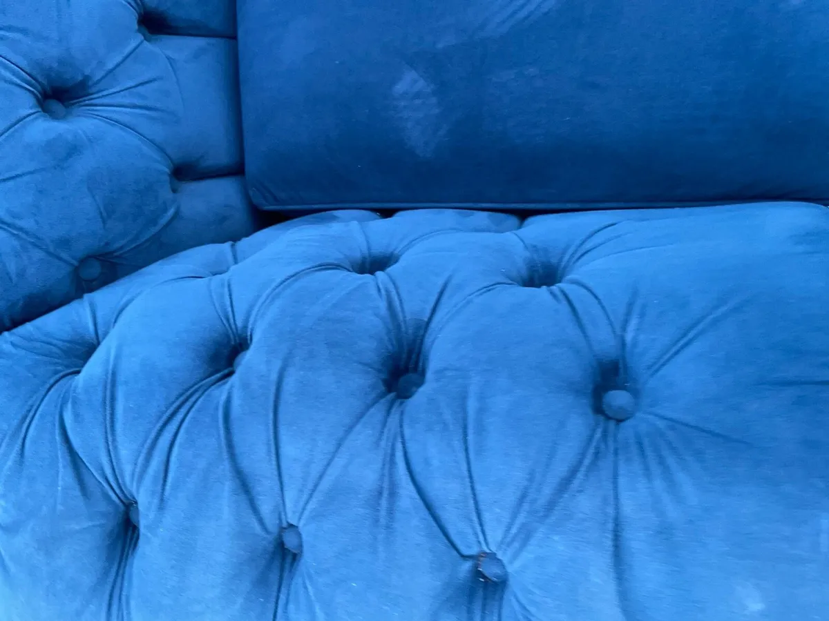 Beautiful blue chesterfield sofa - Image 3