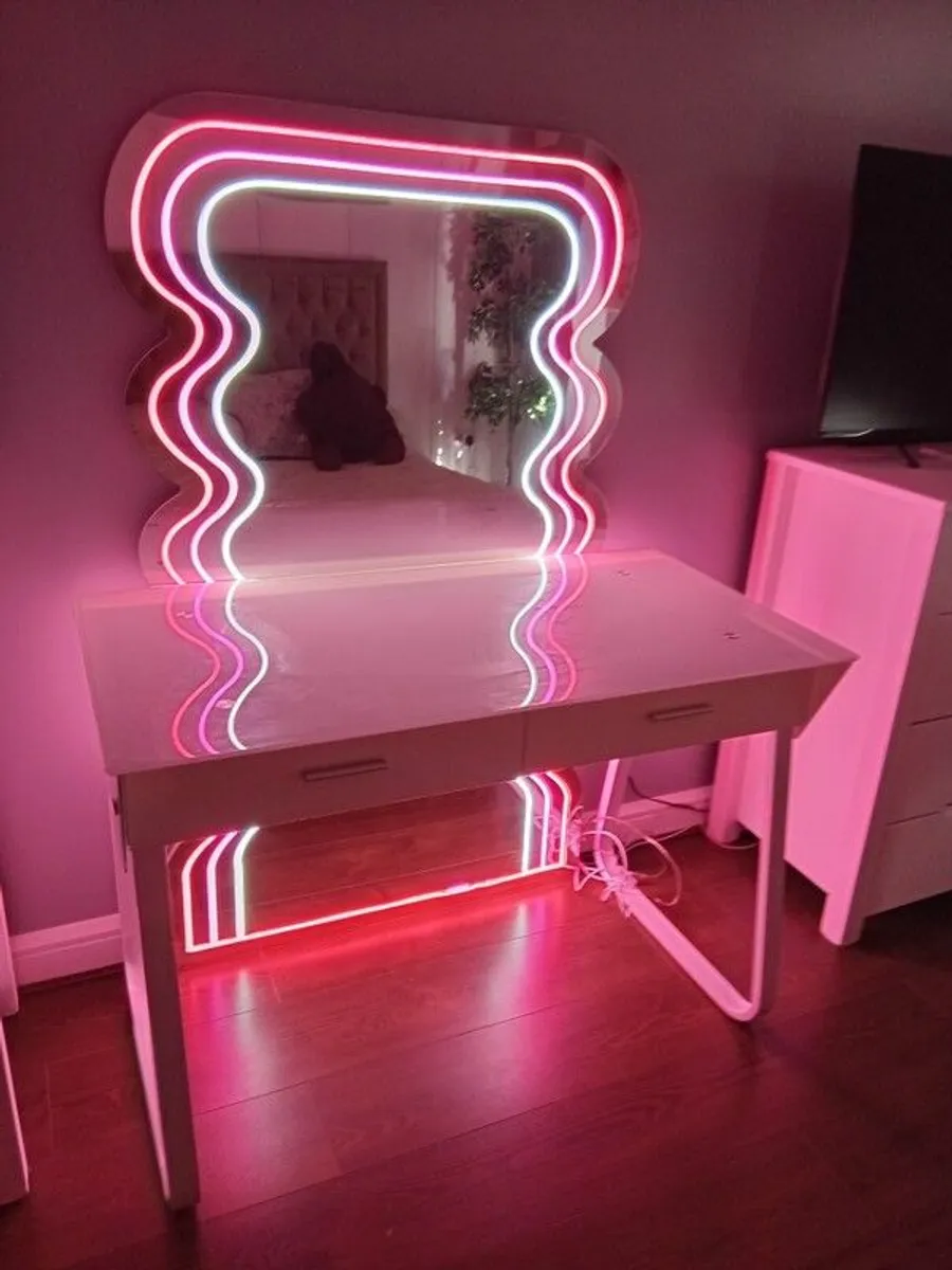 dressing table - Image 1