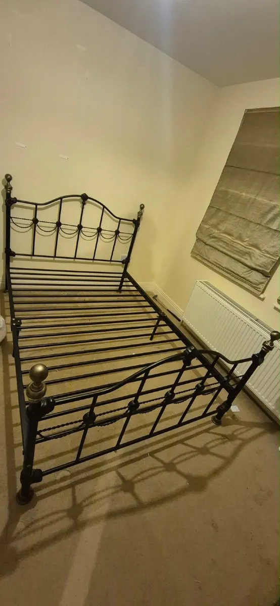 Black metal double bed frame - Image 1