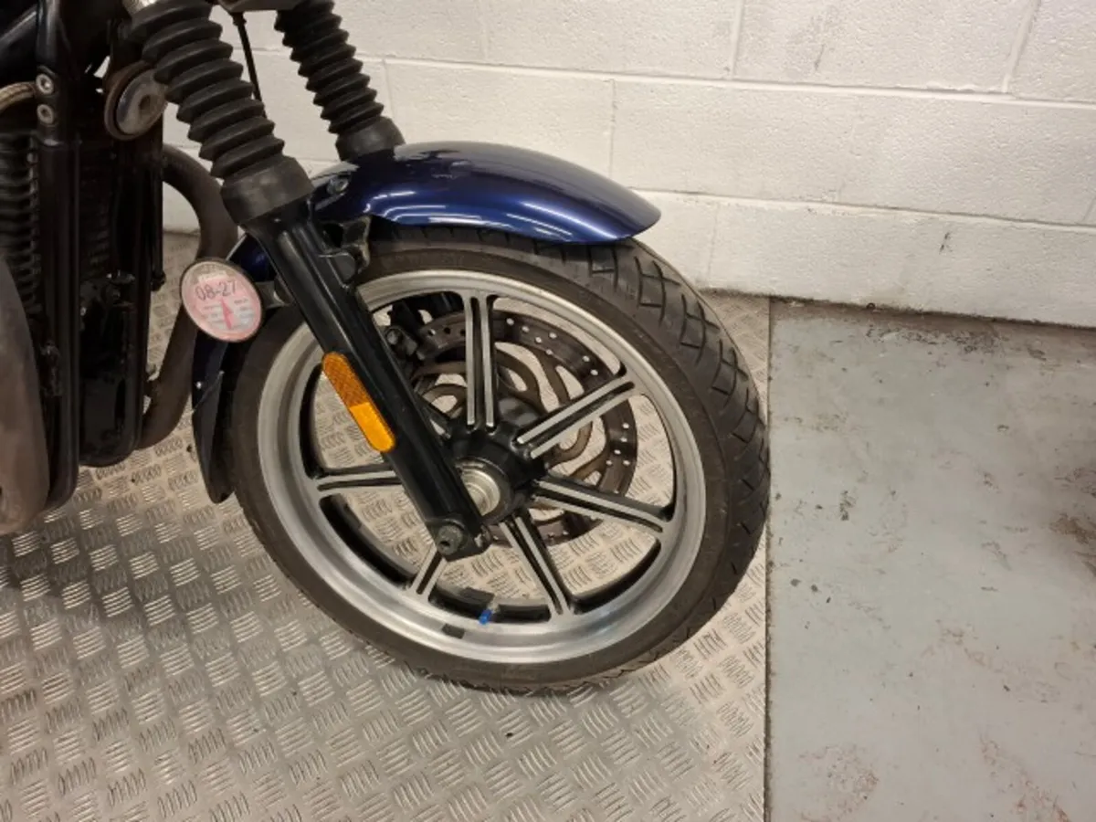 Triumph Bonneville SE 900 2011 - Image 3
