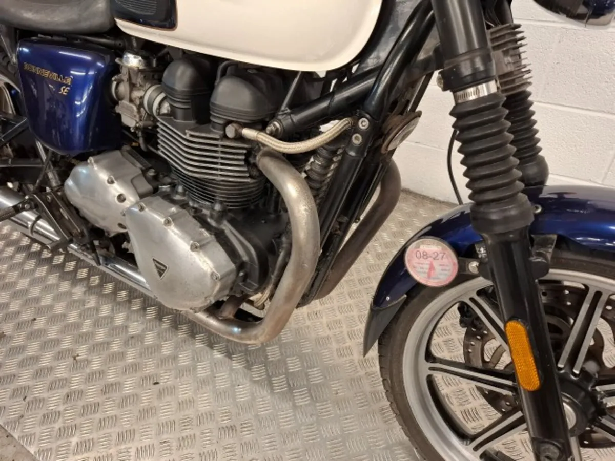 Triumph Bonneville SE 900 2011 - Image 4