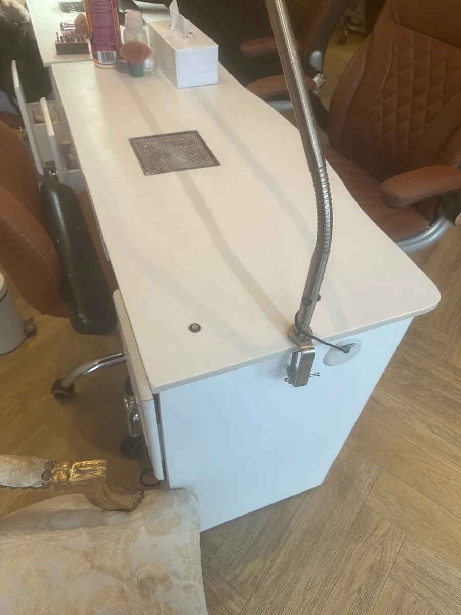 Free Manicure tables - Image 3