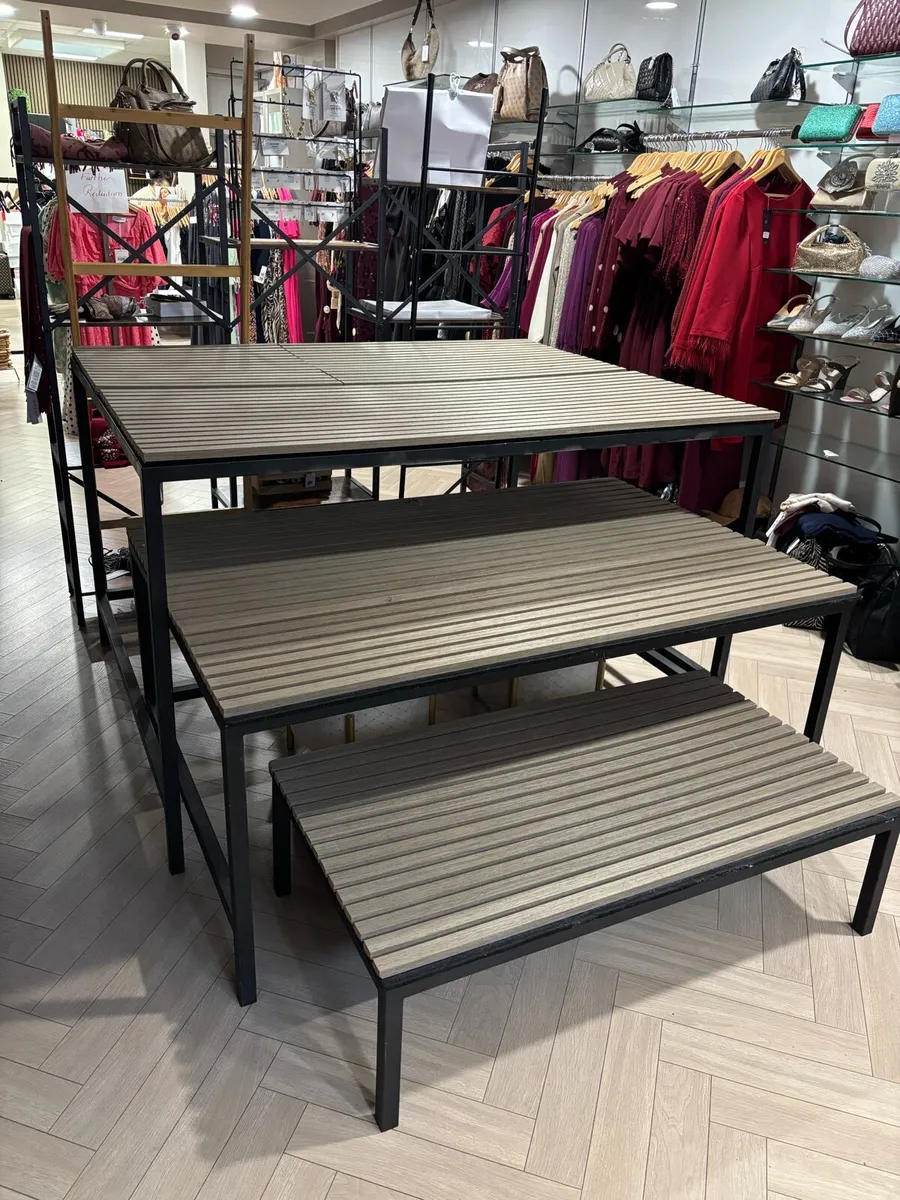 display tables - Image 1