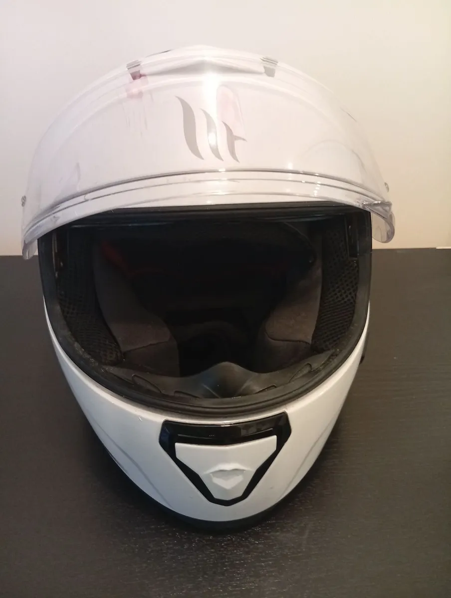 Quality Motorcycle Helmet+ tinted visor - Image 3